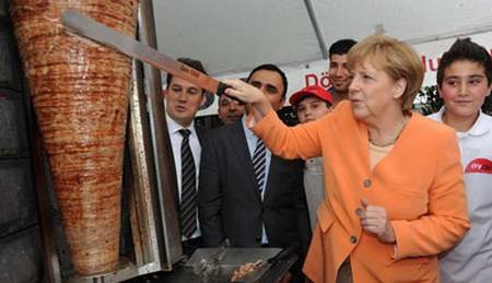Almaniyanın kansleri Anqela Merkel dönərçilik edib!? - 1 Almaniyanın kansleri Anqela Merkel dönərçilik edib!? - 1